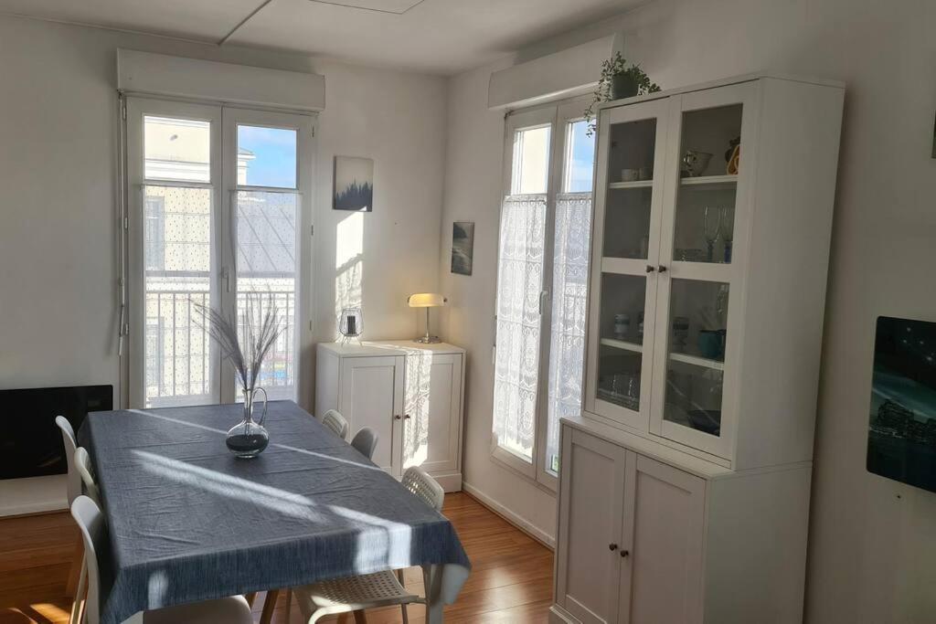 Le Royal Condo, 13 P, Wifi & Parking A Disneyland Apartment Chessy (Seine-et-Marne)