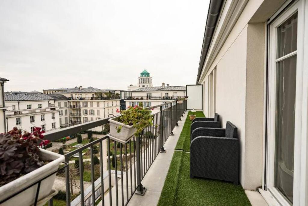 Le Royal Condo, 13 P, Wifi & Parking A Disneyland Apartment