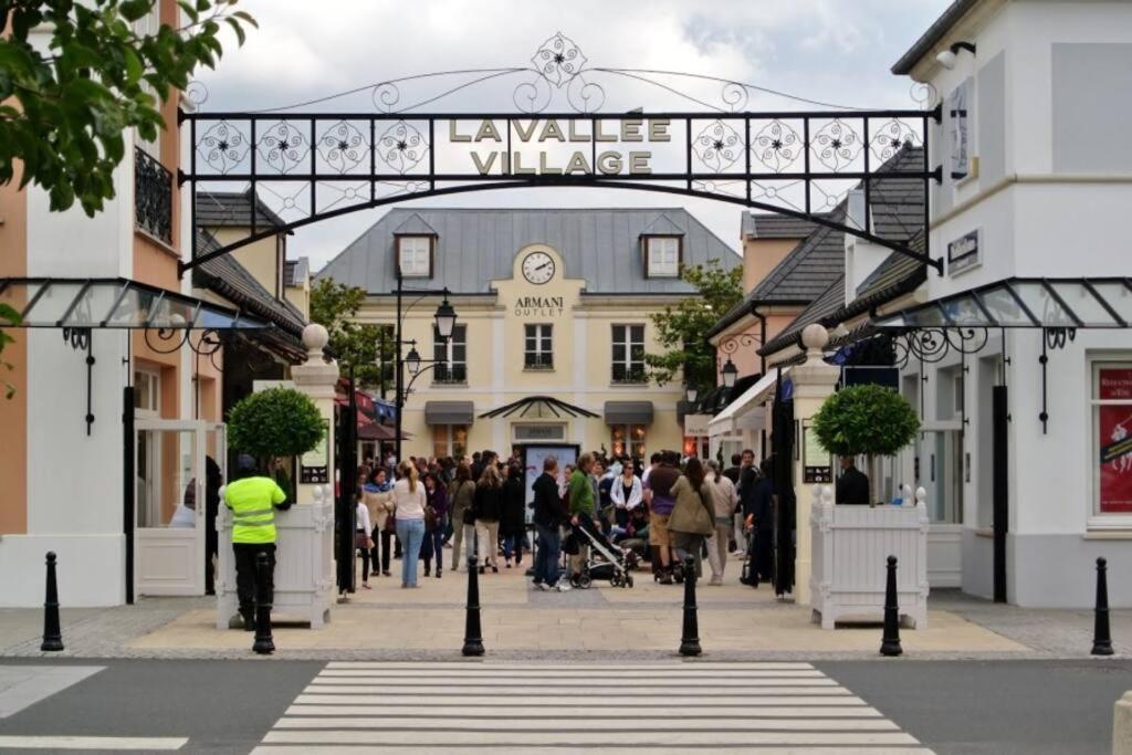 Le Royal Condo, 13 P, Wifi & Parking A Disneyland * Chessy (Seine-et-Marne)